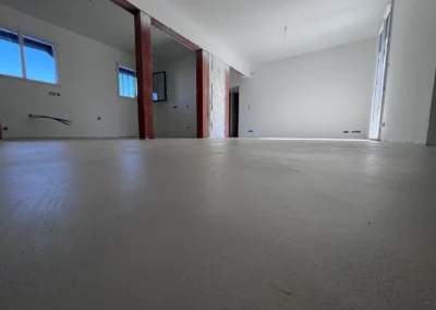 Béton ciré teinte corde sur carrelage à Bidart – photo 1 – RB Bâtiment