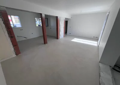 Béton ciré teinte corde sur carrelage à Bidart – photo 10 – RB Bâtiment