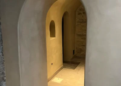 Béton ciré dans un spa hammam à Serre Chevalier – photo 1 – RB Bâtiment