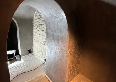 Béton ciré dans un spa hammam à Serre Chevalier – photo 2 – RB Bâtiment