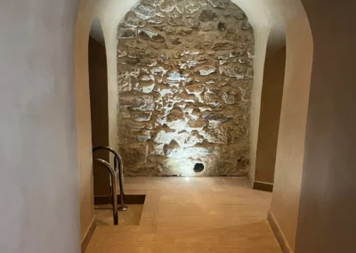 Béton ciré dans un spa hammam à Serre Chevalier – photo 5 – RB Bâtiment