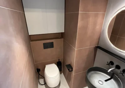 Rénovation et béton ciré d'un appartement à Juan-les-Pins – photo 2 – RB Bâtiment