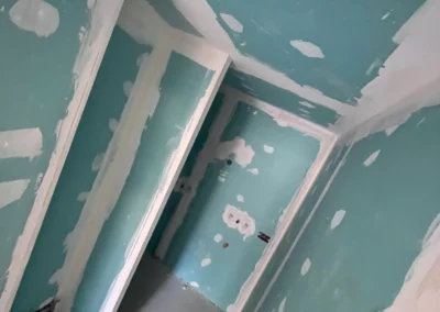Rénovation et béton ciré d'un appartement à Juan-les-Pins – photo 8 – RB Bâtiment