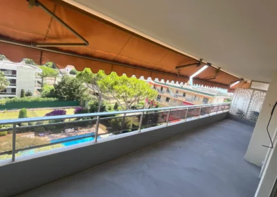 Rénovation et béton ciré d'un appartement à Juan-les-Pins – photo 9 – RB Bâtiment