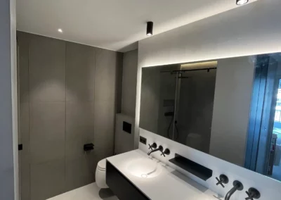 Rénovation et béton ciré d'un appartement à Juan-les-Pins – photo 10 – RB Bâtiment