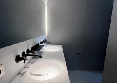 Rénovation et béton ciré d'un appartement à Juan-les-Pins – photo 11 – RB Bâtiment