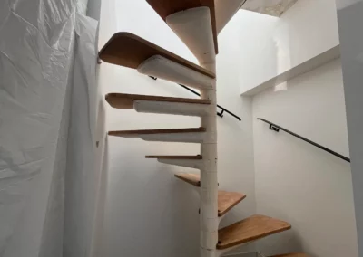 Rénovation et béton ciré d'un appartement à Juan-les-Pins – photo 12 – RB Bâtiment