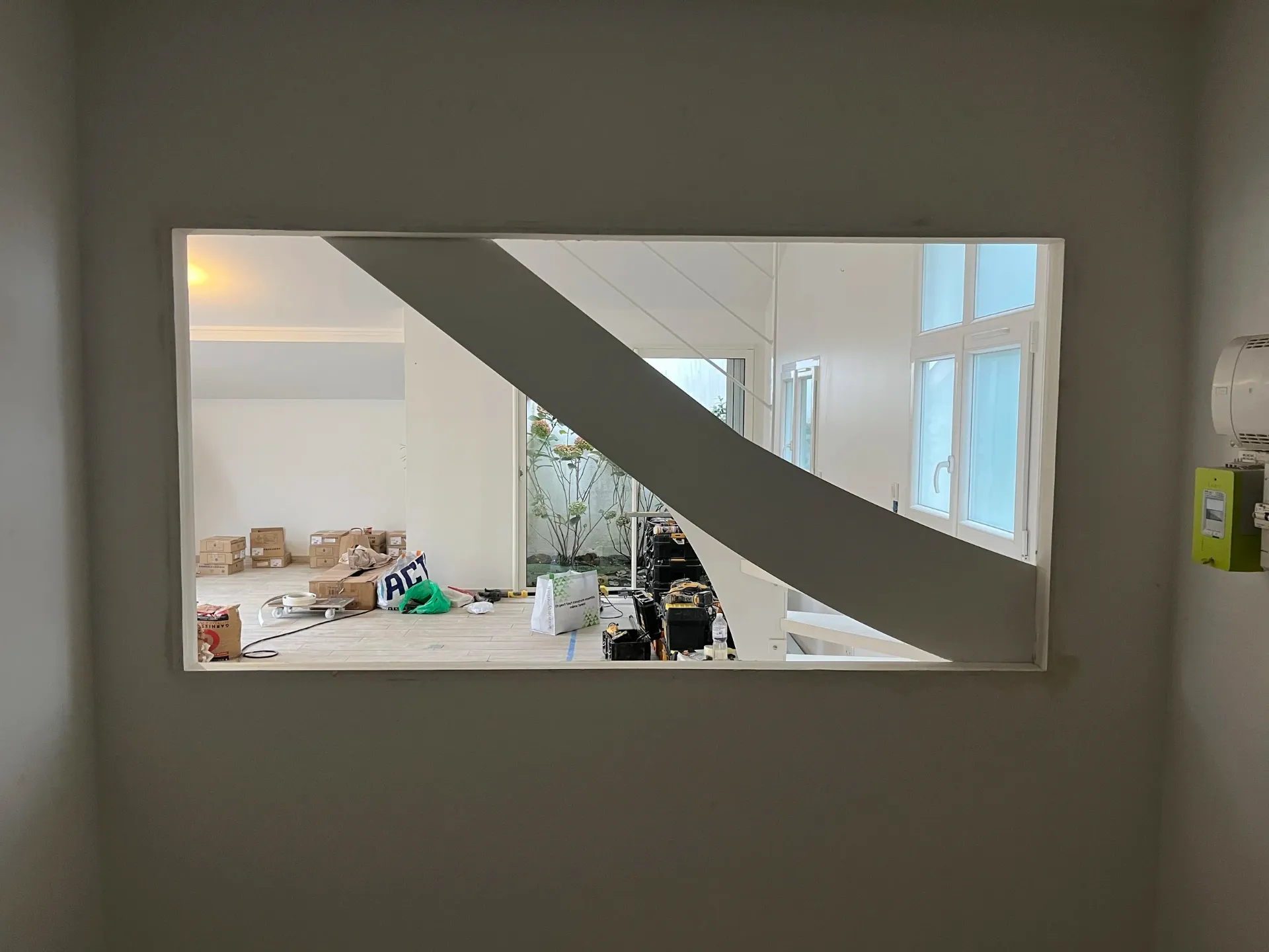 Verrière créée lors d’une rénovation intérieure à Biarritz