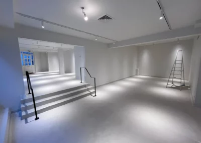 Rénovation du showroom Silvera à Cannes, béton ciré 500 m² – photo 1 – RB Bâtiment
