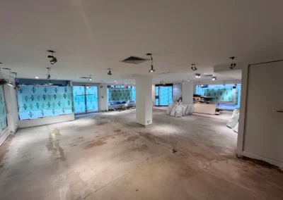 Rénovation du showroom Silvera à Cannes, béton ciré 500 m² – photo 4 – RB Bâtiment