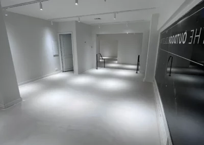 Rénovation du showroom Silvera à Cannes, béton ciré 500 m² – photo 5 – RB Bâtiment