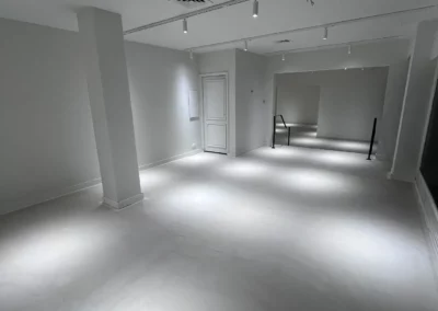 Rénovation du showroom Silvera à Cannes, béton ciré 500 m² – photo 13 – RB Bâtiment