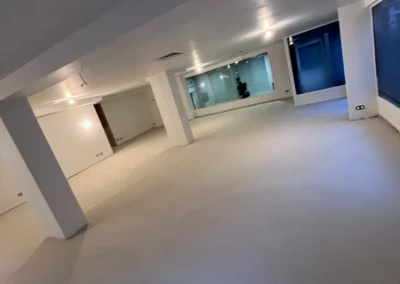 Rénovation du showroom Silvera à Cannes, béton ciré 500 m² – photo 14 – RB Bâtiment