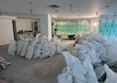 Rénovation du showroom Silvera à Cannes, béton ciré 500 m² – photo 15 – RB Bâtiment