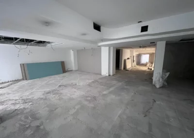 Rénovation du showroom Silvera à Cannes, béton ciré 500 m² – photo 19 – RB Bâtiment