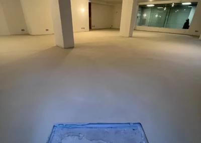 Rénovation du showroom Silvera à Cannes, béton ciré 500 m² – photo 24 – RB Bâtiment