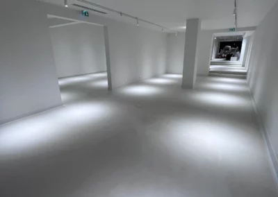 Rénovation du showroom Silvera à Cannes, béton ciré 500 m² – photo 27 – RB Bâtiment