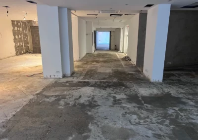 Rénovation du showroom Silvera à Cannes, béton ciré 500 m² – photo 29 – RB Bâtiment