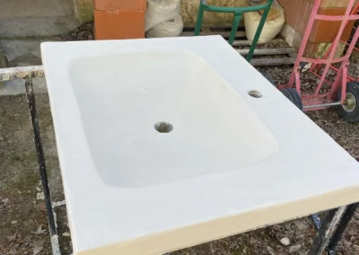 Vasque sur mesure en béton allégé finition béton ciré – photo 4 – RB Bâtiment
